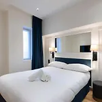 Au Coeur De Republique Hotel