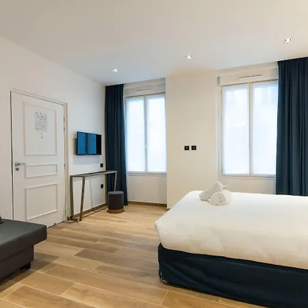 Au Coeur De Republique Hotel