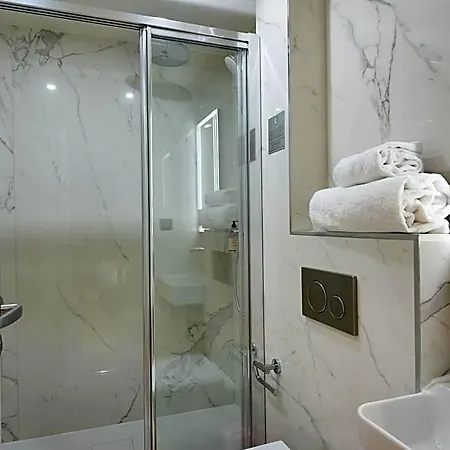 Hotel Au Coeur De Republique 3*