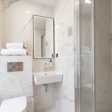 Hotel Au Coeur De Republique Parijs