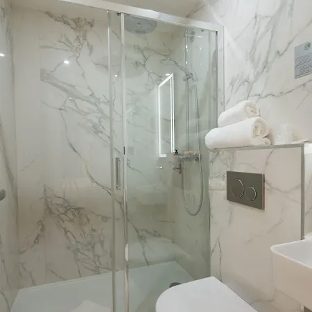 Au Coeur De Republique Hotel Parijs