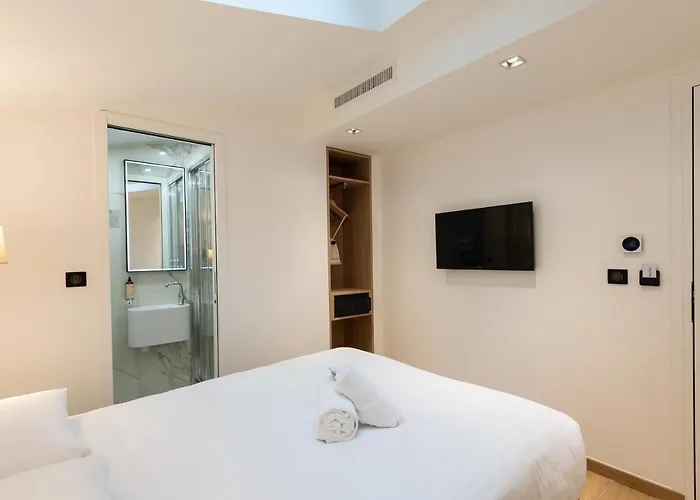 Au Coeur De Republique Hotel