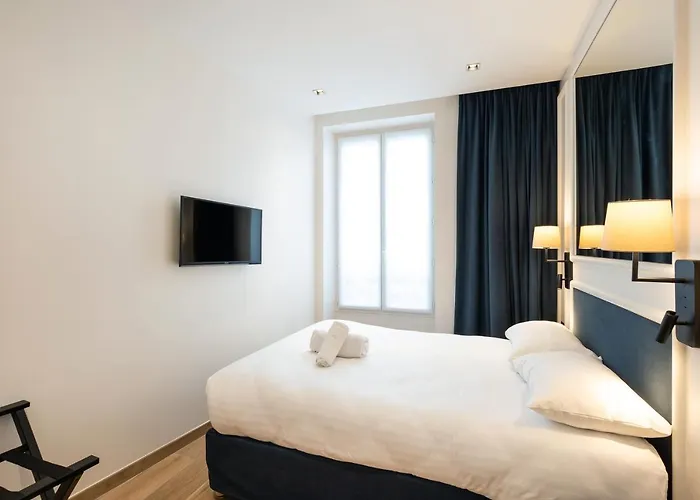 Au Coeur De Republique ホテル 3*